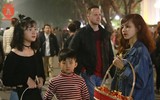Pháo hoa rực rỡ trên bầu trời Hà Nội vào thời khắc giao thừa